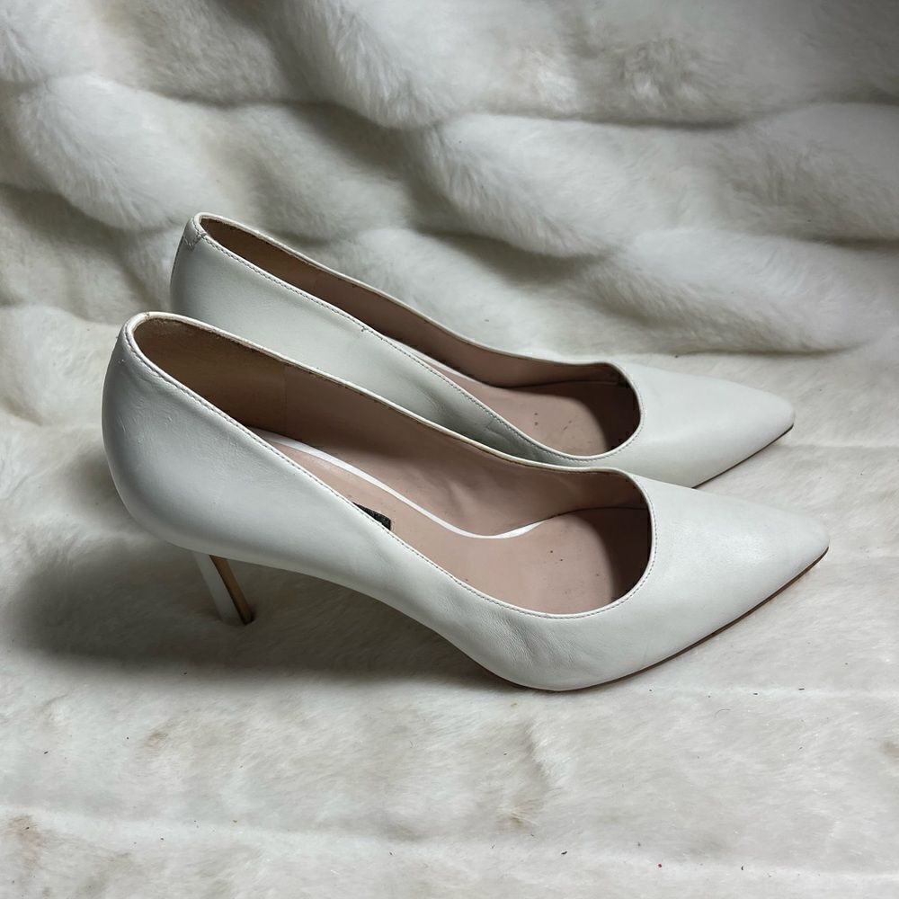Nine West soft leather white slip on heels pointed toe size 10M